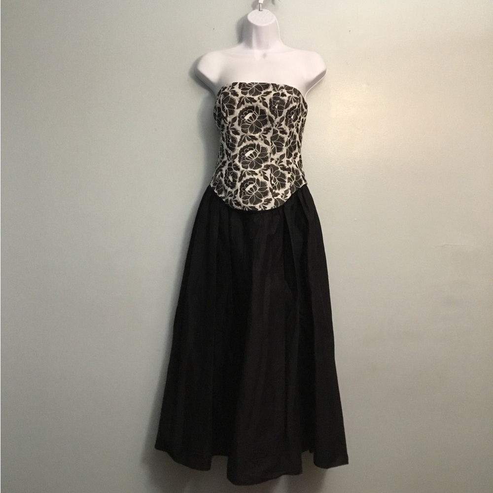 TOCCIN Elegant Strapless Black and Cream Dress